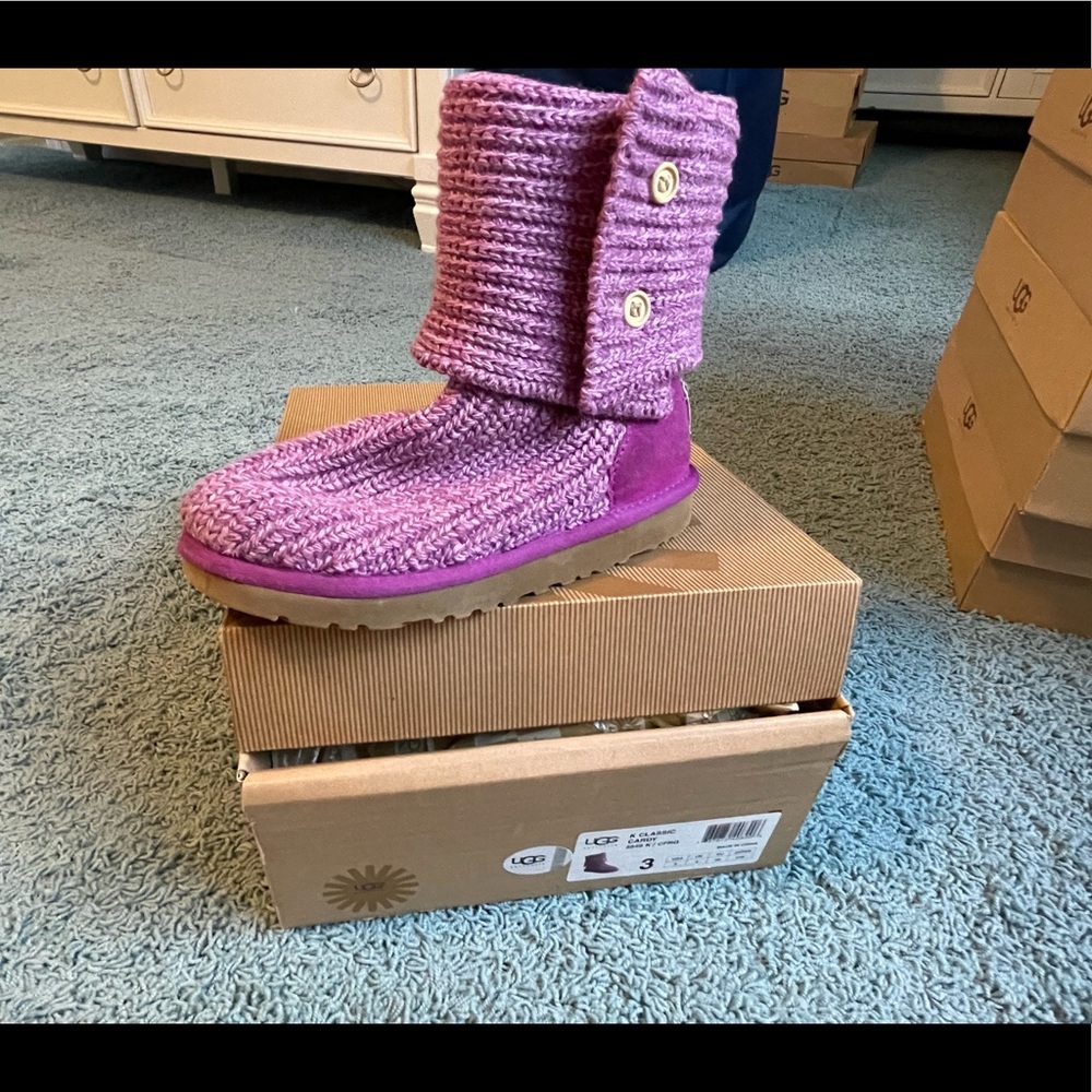 Ugg sweater boots, style: Classic Cardy, size: 3